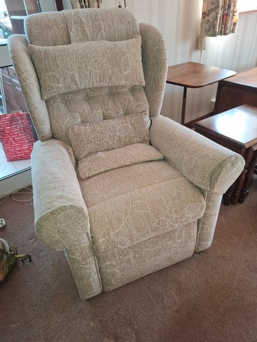 Electric riser recliner chair